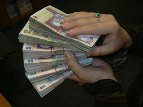 Украинцы предпочитают тратить, а не копить 