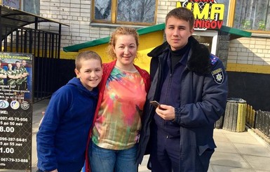Жительница Чернигова, ожидая сына с тренировки, поймала грабителя