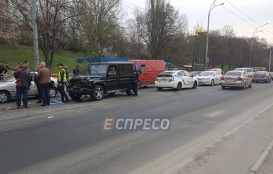 В Киеве пьяный автомойщик угнал и разбил машину Медведчука