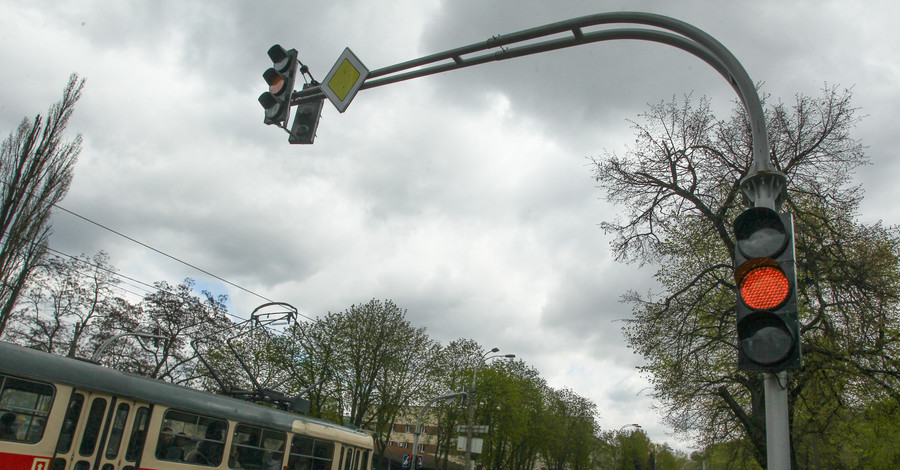 Реформа светофора: желтый свет попал под сокращение