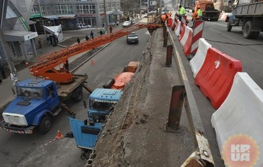 Многострадальный Шулявский мост в Киеве будут реконструировать 17 месяцев 