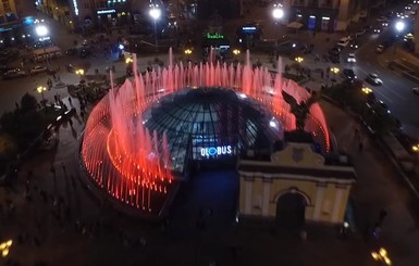 В Киеве протестировали свето-музыкальные фонтаны