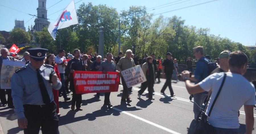 Первомайский митинг в Харькове: активистов пророссийской организации облили кефиром