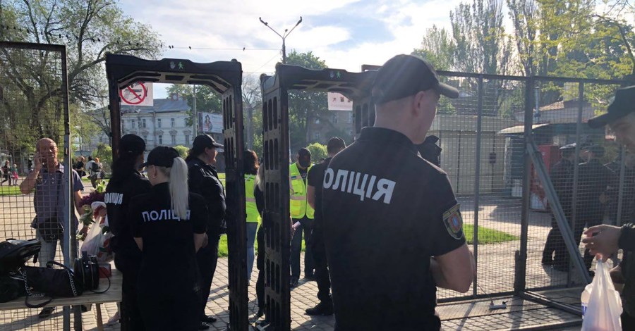 Полиция опубликовала список предметов,  запрещенных на митингах в Одессе