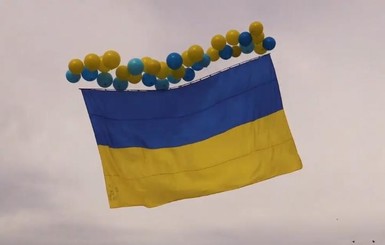 В небе над Горловкой появился украинский флаг