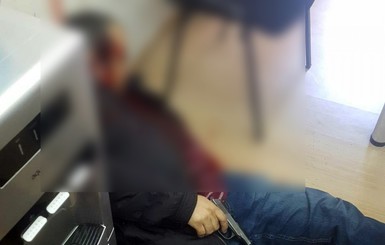 В одном из банков Кишинева мужчина застрелился на глазах у клиентов