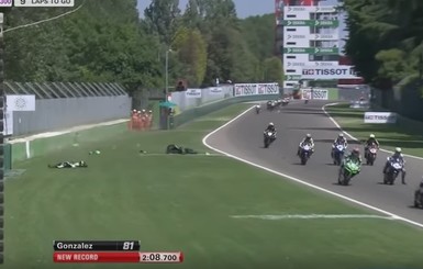 На соревнованиях в Италии серьезно пострадал украинский мотогонщик 