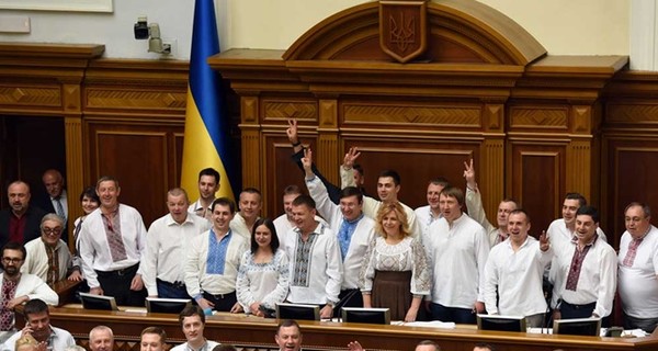 Как политики поздравили украинцев с Днем вышиванки