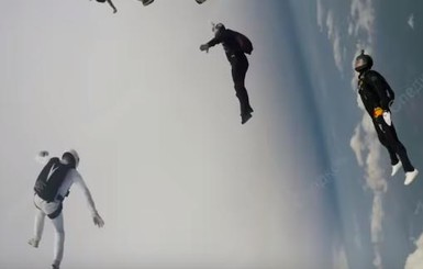 Опубликовано видео смертельного прыжка двух парашютистов в Татарстане  