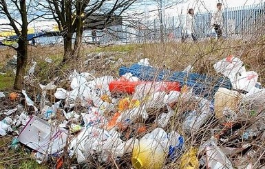 Еврокомиссия запретит использовать посуду из пластика