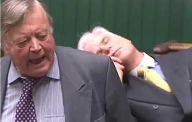 Британским лордам запретили кричать и спать во время заседаний парламента