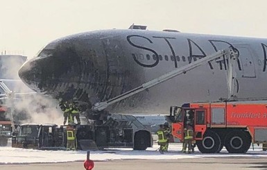 В аэропорту Франкфурта загорелся самолет, пострадали пассажиры 
