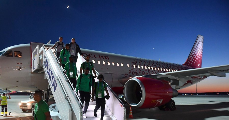Самолет со сборной Саудовской Аравии на борту загорелся во время полета 