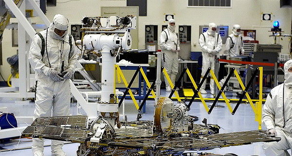 Старейший марсоход NASA перестал выходить на связь