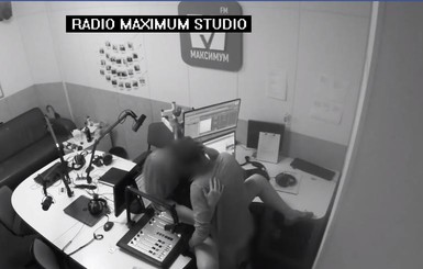 В Киеве парочка устроила секс-свидание в студии известной радиостанции