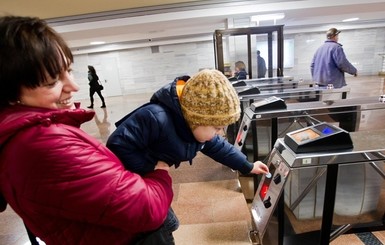 В киевском метро синие жетоны снова заменят на зеленные