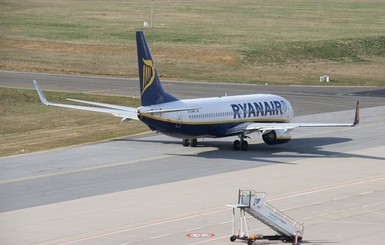 В Германии у самолета Ryanair упало давление, пострадали 30 человек