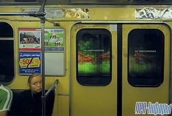 Поезд метро с детским голосом можно узнать по смайликам 