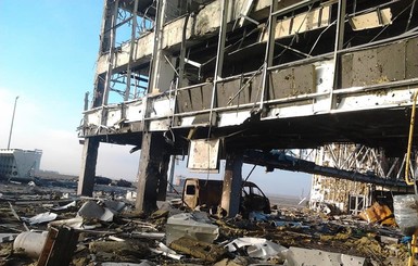 В сети показали неопубликованные ранее снимки Донецкого аэропорта  