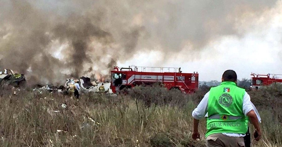 Самолет в Мексике потерпел крушение, потому что зацепил крылом землю