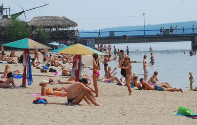 В Запорожье отдыхающие на пляже избили вора