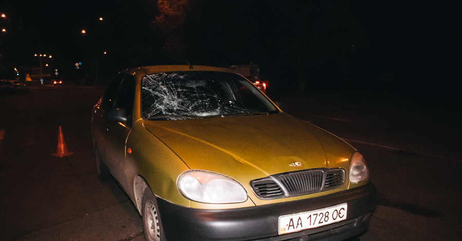 В Киеве на пешеходном переходе сбили человека, после чего завязалась драка