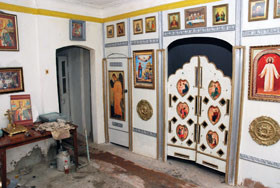 Владимир Ильич из Запорожья превратил свой дом в церковь 