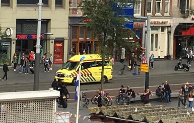 В Амстердаме мужчина с ножом напал на прохожих, есть пострадавшие