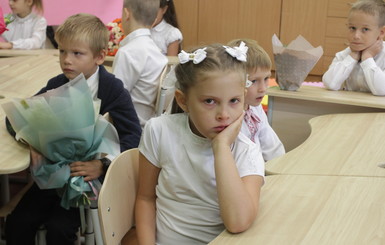 Новая украинская школа: книги к октябрю, парты - к ноябрю