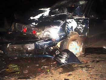Мерседес с особыми номерами стал причиной гибели водителя и аварии четырех машин в Киеве [ФОТО] 