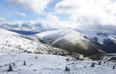 Драгобрат укрыло снегом – туристы готовят лыжи