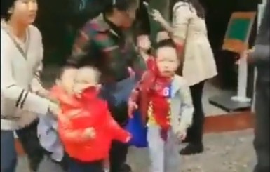 Китаянка порезала кухонным ножом 14 детей в детсаду