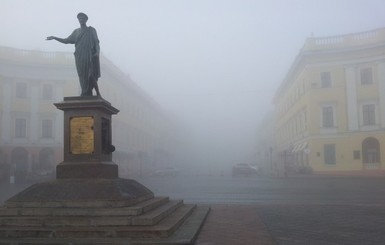 Одесса погрузилась в густой туман