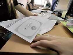 В Киеве «накрыли» цех по производству дипломов 