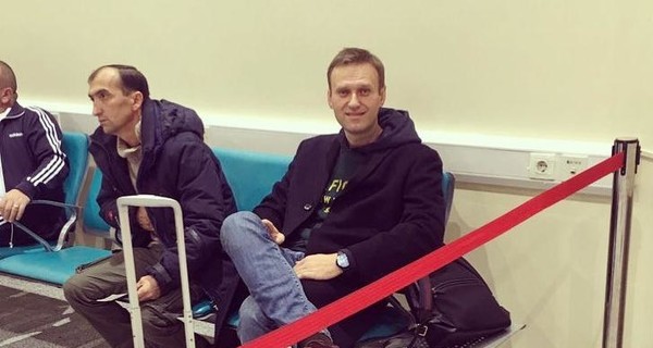 Российскому оппозиционеру Навальному запретили выезд за границу 