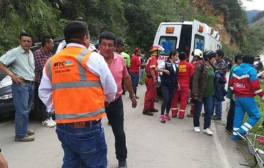 В Перу автобус с детской футбольной командой упал в пропасть