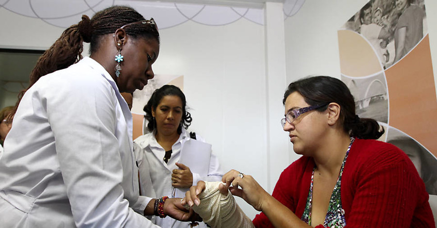 Куба отозвала врачей из Бразилии из-за заявлений нового президента