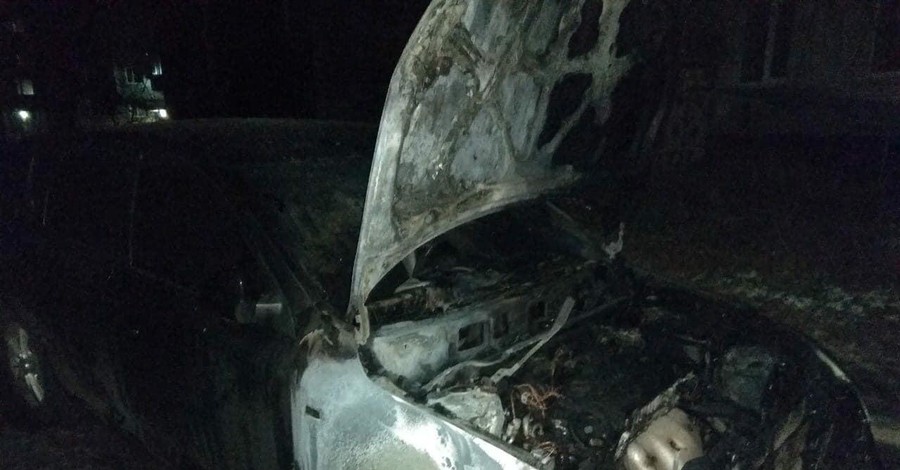 В Шостке сожгли машину депутата Олега Романовского