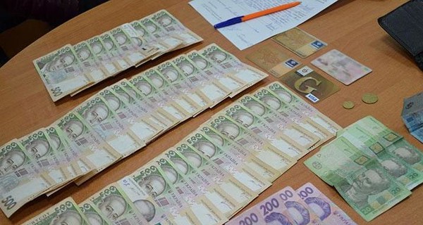В Тернополе женщина отнесла в полицию найденный кошелек с большой суммой денег