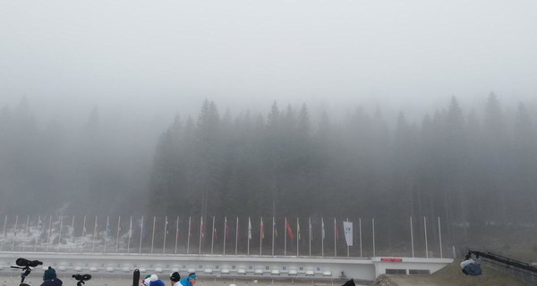 Мужскую биатлонную гонку в Словении перенесли из-за густого тумана