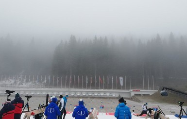 Мужскую биатлонную гонку в Словении перенесли из-за густого тумана