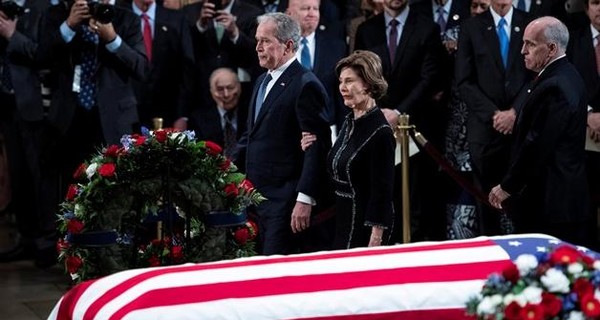 Джорджа Буша-старшего похоронили рядом с женой и дочерью