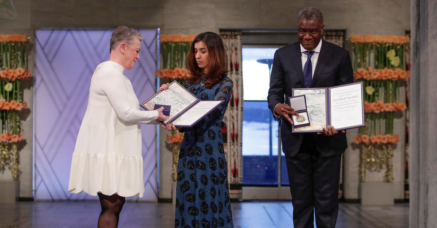 Вручили Нобелевскую премию мира за борьбу с сексуальным насилием во время войны