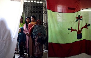 На выборах в Бангладеш погибли девять человек, участки закрыли досрочно