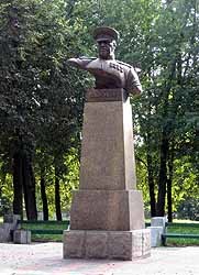 В Киеве осквернили мемориал маршала Жукова 