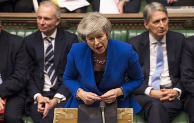Парламент Великобритании не поддержал вотум недоверия Терезе Мэй