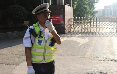 Китайский полицейский отработал 24 часа и умер от усталости