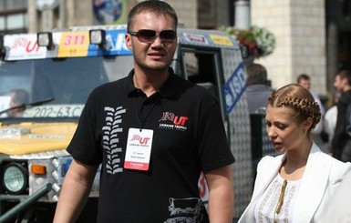 Могилу Януковича-младшего в Крыму охраняют круглосуточно