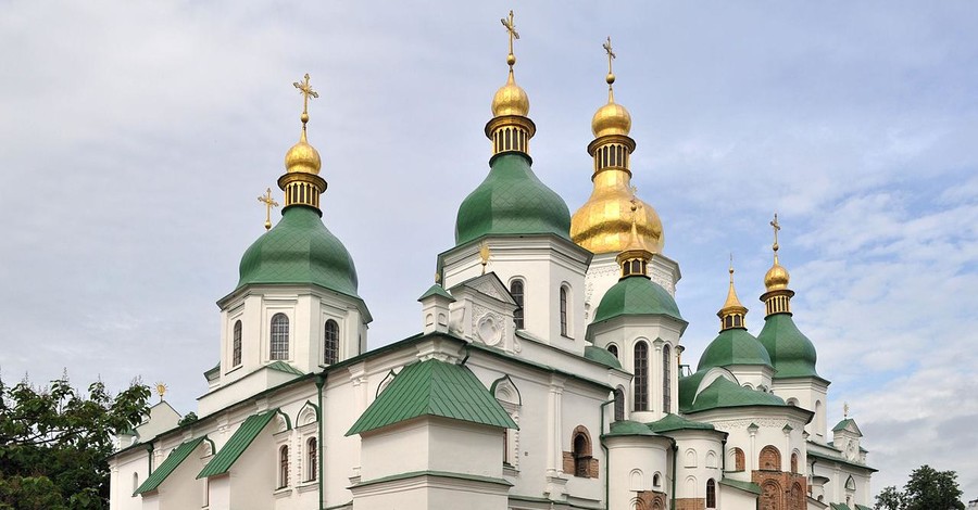 Из окна Софийского собора в Киеве выпал человек