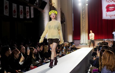 Неделя моды в Лондоне: Роуз МакГоуэн вышла на подиум в наряде от Vivienne Westwood 